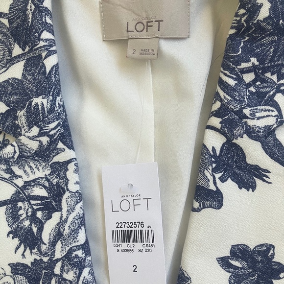 Ann Taylor Loft Blazer: Cream with/ Denim Blue Floral Print. NWT - Size 2 - Picture 4 of 12